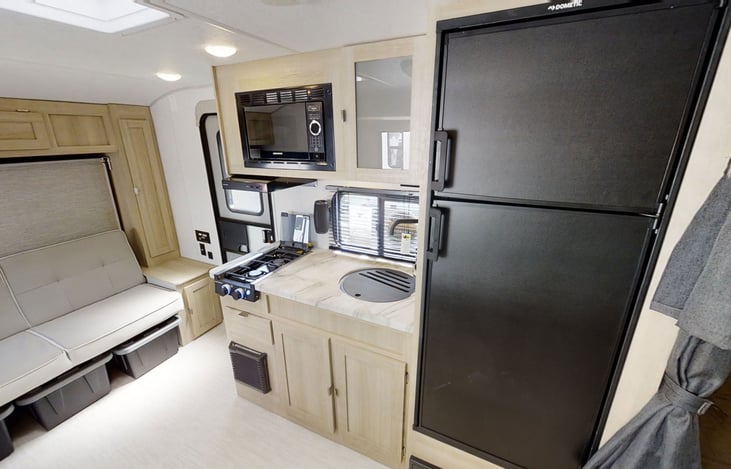 Sporty 23ft 8 Person Sleeper Fully Loaded! | RVshare