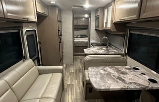 Thor Four Winds Motor Coach 28