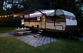 Komodo Kampers RV Rental-Avenger