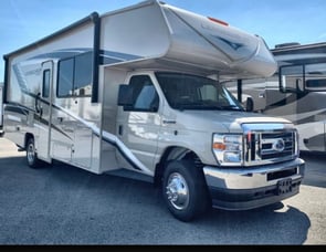 Coachmen RV Leprechaun 260DS Ford 450