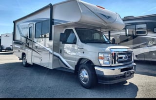 2022 Coachmen Leprechaun 260DS Ford 450, Sleeps 8