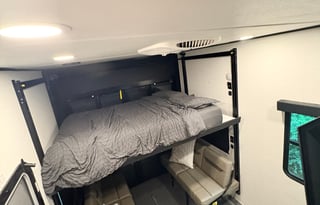 Luxury 2025 Alliance Valor 44V14 w/ 14' Garage