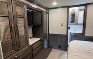 Bon-Bon - The Luxury Getaway RV