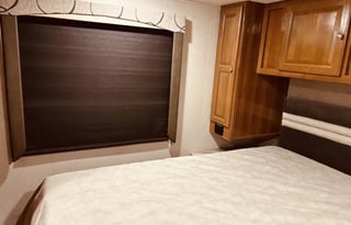 Pocket-Friendly Paradise: Spacious + 125 Miles