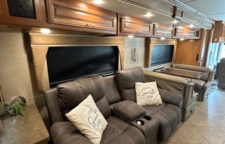 2015 Fleetwood RV Bounder 33C