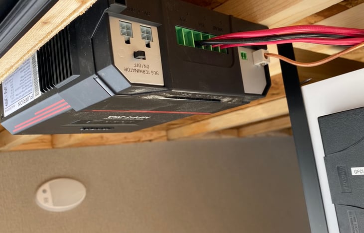 Roof solar panel charging dock for battery, keep’s refrigerator running 24/7 so its always ready to stock anytime before your trip, its always cold🥶