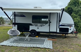 Coastal Camping !  Easy to tow!  Sleeps 5-6/Bunks!