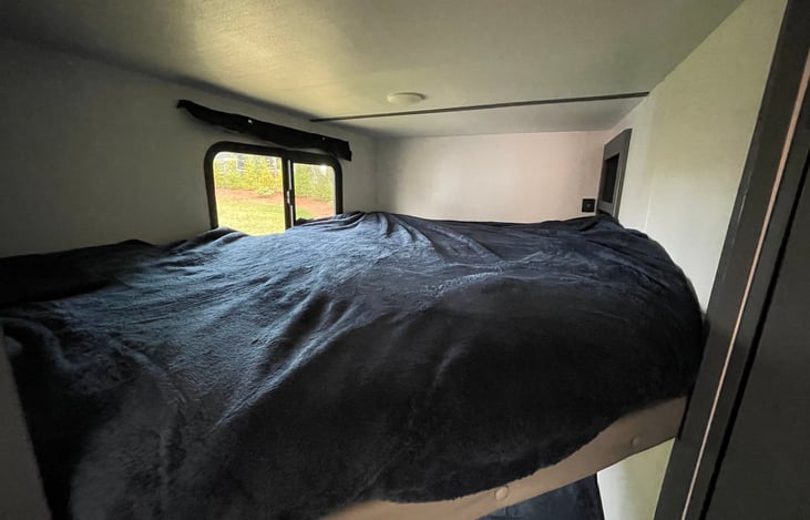 2 full size bunk beds