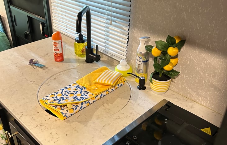 Kitchen sink area