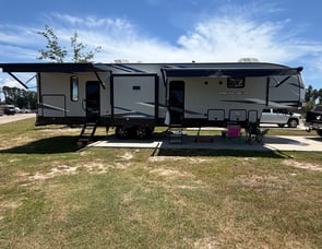 Forest River RV Cherokee Arctic Wolf Suite 3770