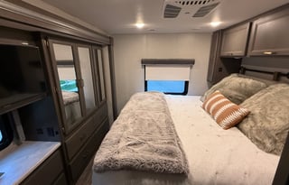 Newer $250K 2024 Thor Motor Coach! HAS EVERYTHING!