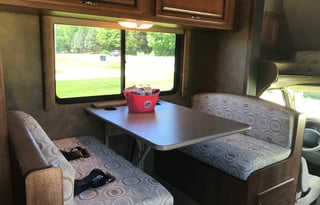 2014 Fleetwood RV Jamboree Sport 31M- LOW Miles