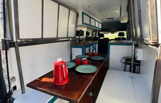 Beautiful 4x4 Mercedes 170 sprinter sleeps 5