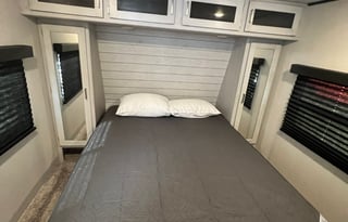 **Campy the SUPER COOL pet friendly 5th Wheel**