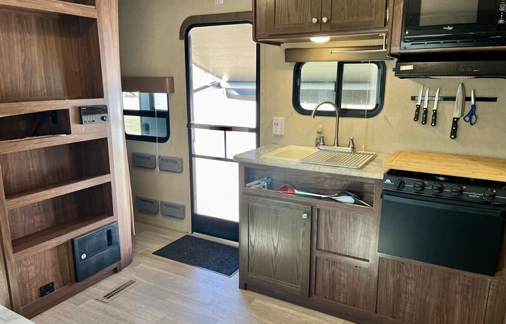 Picture of the front entrance way. Master bedroom is behind the entertainment center (with CD/Radio).