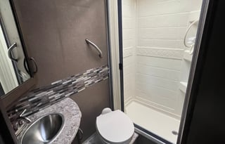 "Tiny" 2019 Thor Motor Coach Freedom Traveler 24HE