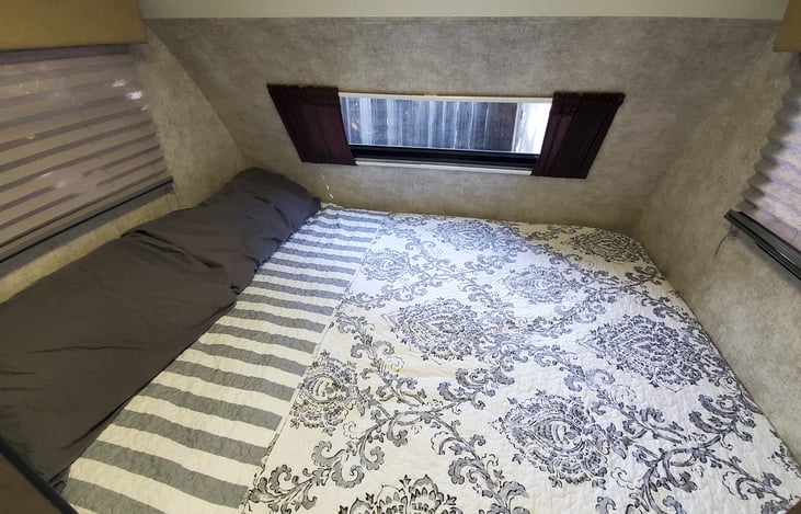 Brand new Queen ,10" tempur-pedic memory foam mattress.