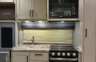 "Rolling Hills Retreat" Thor Chateau Sleeps 6