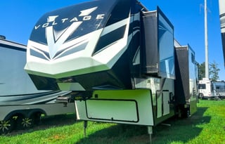 2021 Dutchmen Voltage 4135