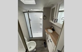 NEW 5TH WHEEL CAMPER WITH ROOM FOR EVERYONE!