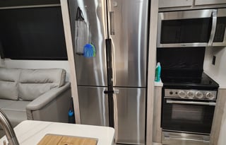 2024 Fuzion 430 Toy Hauler with Gooseneck Hitch