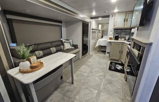 WANDERWHEELS RV ON THE ROAD