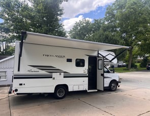 Coachmen RV Freelander 22XG Chevy 3500