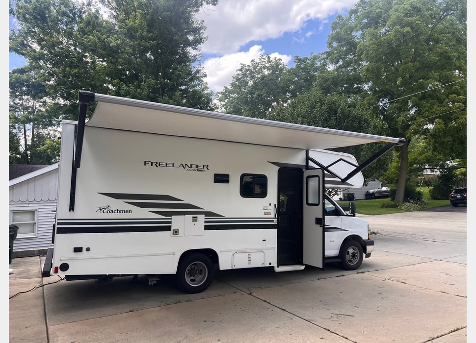 Class C Motor Home rentals in Algonquin