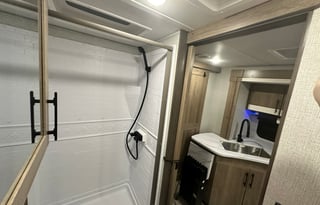 Family Friendly RV w/4 Bunks! **Delivery Only**