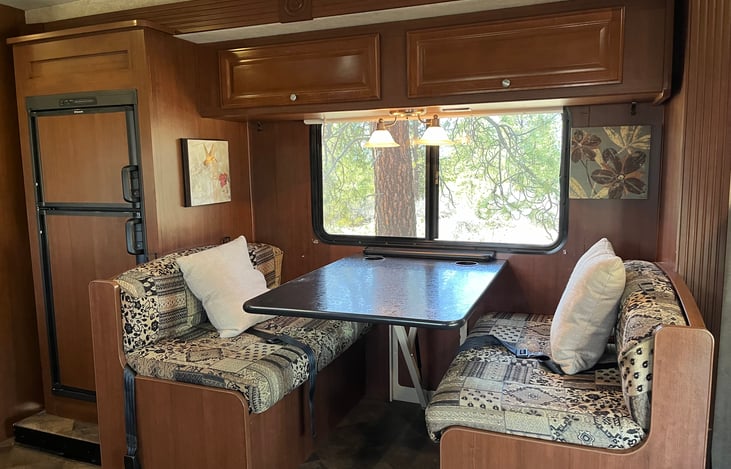 Dinette convers that convert's into a bed