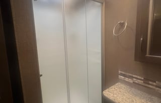 2019 Luxury Motor Coach w/ Washer / Dryer