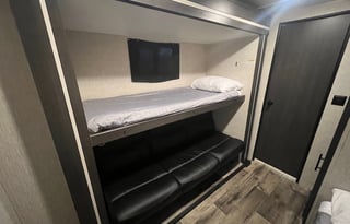 2022 CrossRoads RV Cruiser Aire CR33BHB