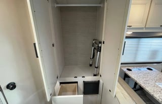 25ft. RV — easy to drive, unique trip experience!