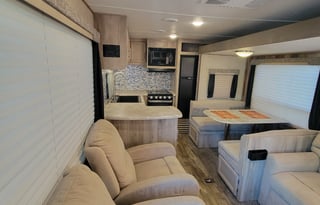 Modern Coachmen Catalina | Sleeps 6