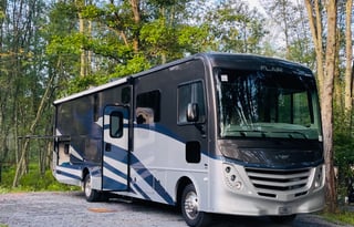 2022 Fleetwood RV Flair 34J