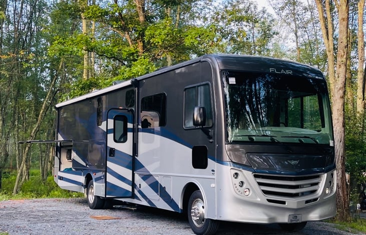 Take outdoor living to the next level! Enjoy your favorite shows on the outdoor 50” TV while cooking up delicious meals in the fully-equipped outdoor kitchen.