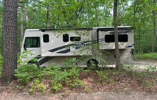 Winnebago-Superior Ride-Deluxe Living-Family Fun