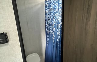 Perfect lightweight camper! Pet Friendly.