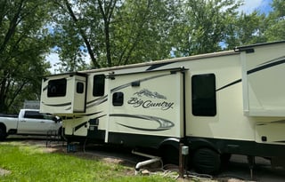 Heartland Big Country 3800FL Fifth Wheel Sleeps 6!