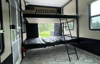 2018 Dutchmen Voltage 3305 Toyhauler