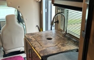 2021 Thor Motor Coach Chateau 25V