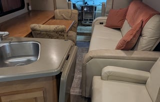 2014 Itasca Sunova 33c - Comfort and Space