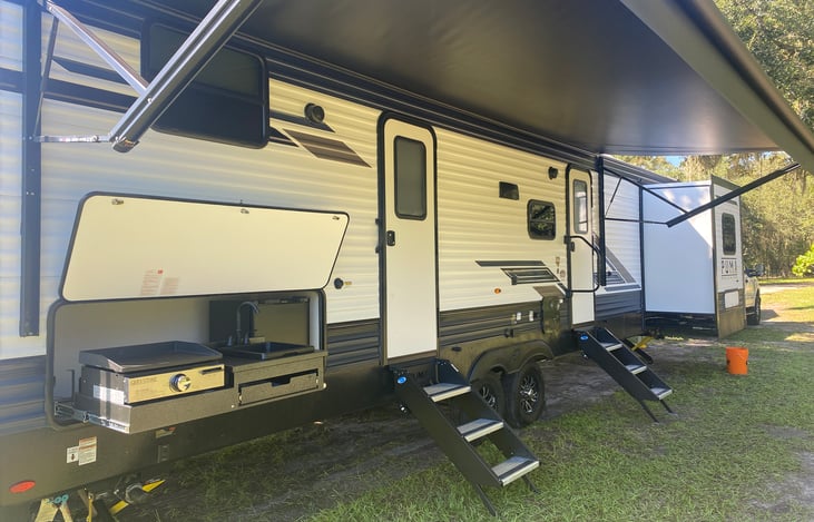 Outside refrigerator and griddle. with hot and cold water