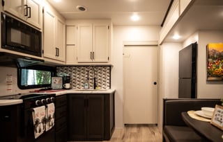 Brand NEW 2026 Luxury Camper Near Disney World!