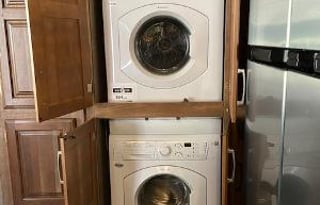 Kay-9 2016 Keystone RV Montana 3710 FL