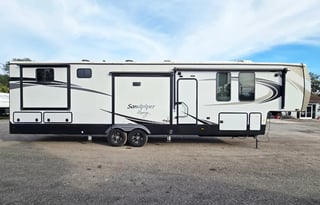 2023 Sandpiper 388BHRD