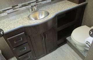 2019 Luxury Motor Coach w/ Washer / Dryer