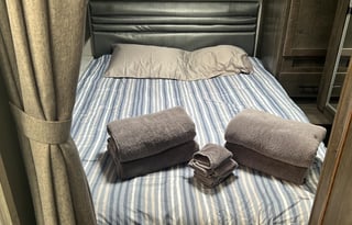 2022 Leprechaun 319MB Ford 450