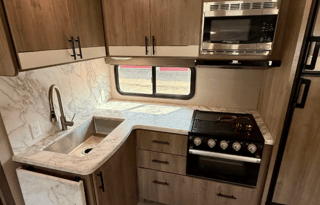 IMAGINE-2 Pvt Queen Master, Bunks, Dinette & Sofa