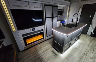 Pet Friendly Full Service Luxury 2 Bedroom RV